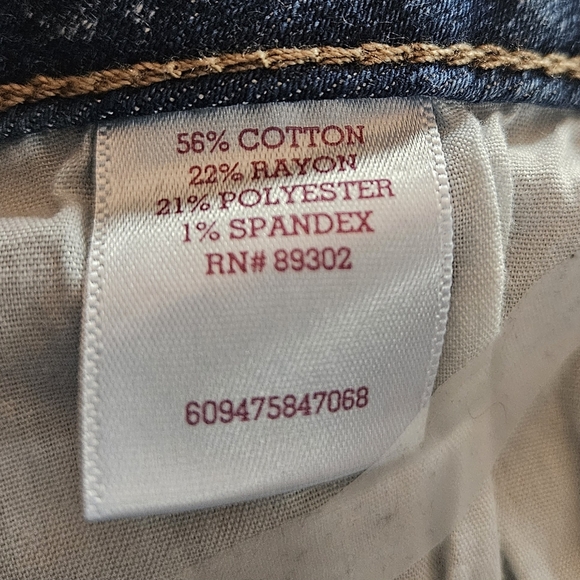 SO, Favorite Bermuda, jean shorts. Size 0 - Picture 8 of 9